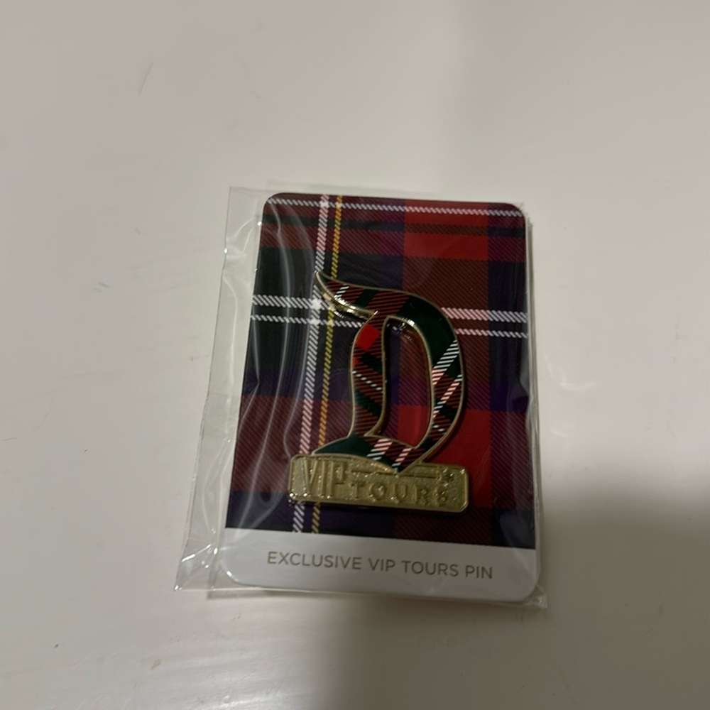 Disney Exclusive VIP Tours Pin Disneyland January 2024 Tartan Plaid New Unopened